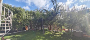 Encantadora Casa con Balcón a Pasos del Mar